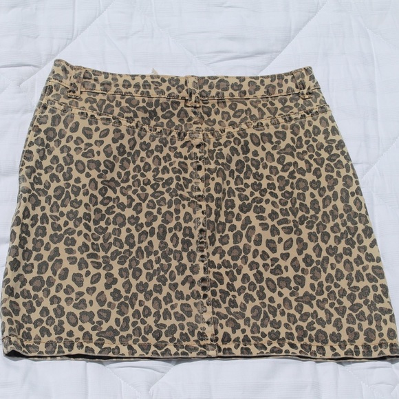 NWT Leopard Print Jean Mini Skirt With Front Pockets Size S - Picture 2 of 7